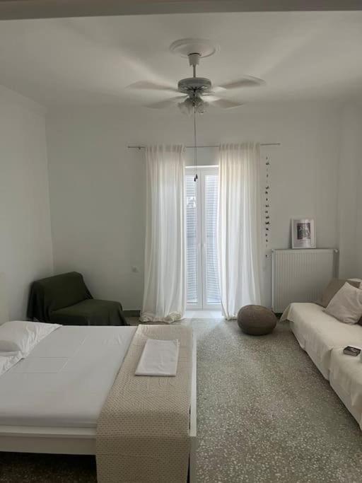 Cozy, Spacious, Newly Renovated Flat In Adamas Екстер'єр фото