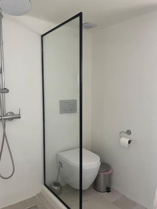 Cozy, Spacious, Newly Renovated Flat In Adamas Екстер'єр фото