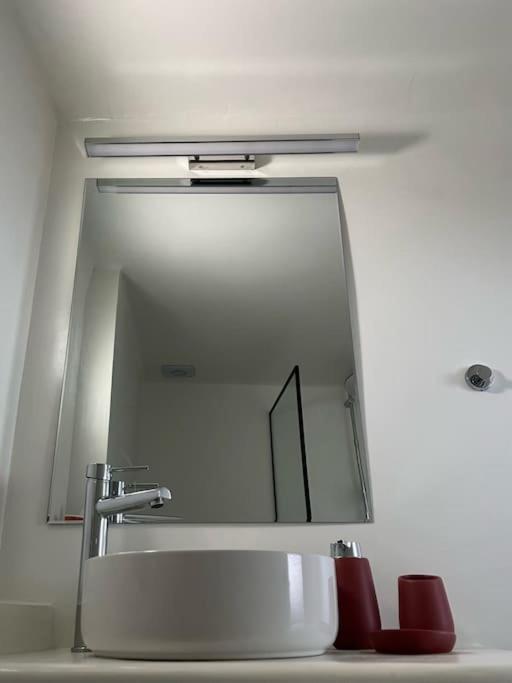 Cozy, Spacious, Newly Renovated Flat In Adamas Екстер'єр фото