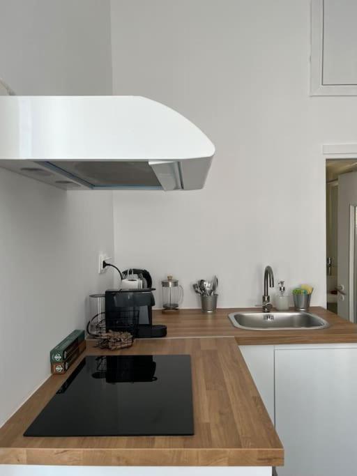 Cozy, Spacious, Newly Renovated Flat In Adamas Екстер'єр фото