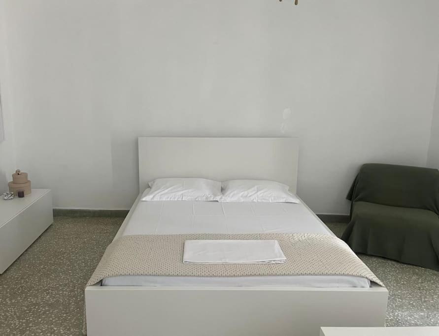 Cozy, Spacious, Newly Renovated Flat In Adamas Екстер'єр фото
