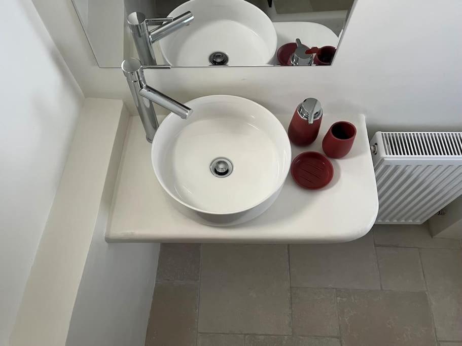 Cozy, Spacious, Newly Renovated Flat In Adamas Екстер'єр фото